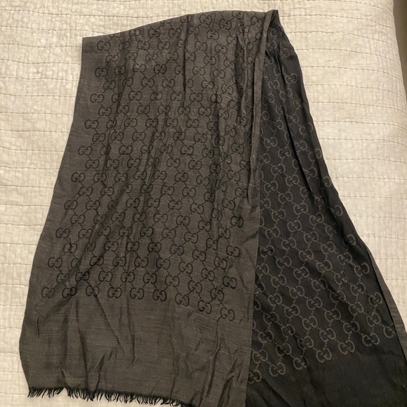 gucci monogram scarf - Picture 3 of 4